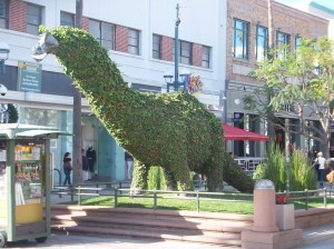 The pedestrian shopping centre in Santa Monica